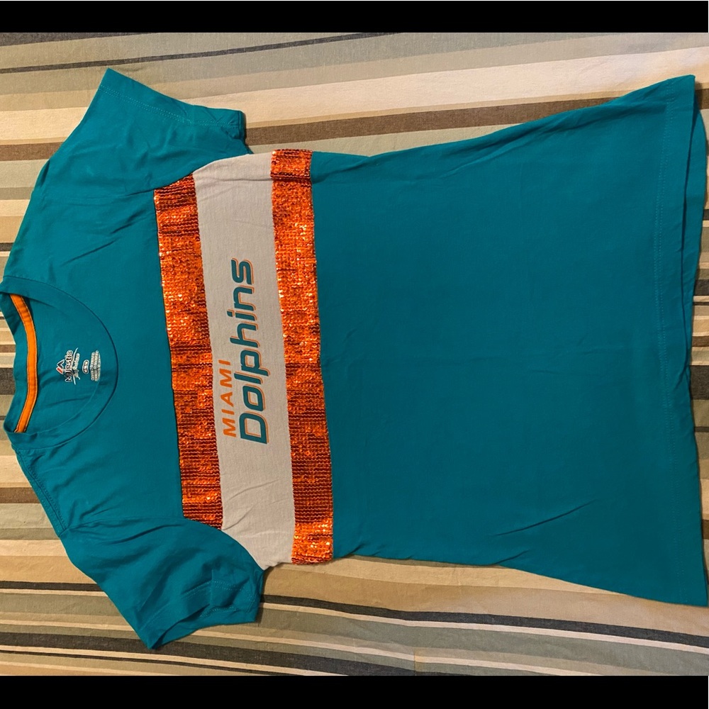 Miami Dolphins fan attire